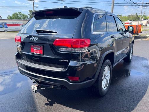 Diamond Black Crystal Pearlcoat 2017 Jeep Grand Cherokee Laredo