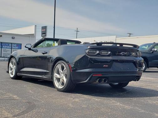 2021 Chevrolet Camaro RWD Convertible LT1