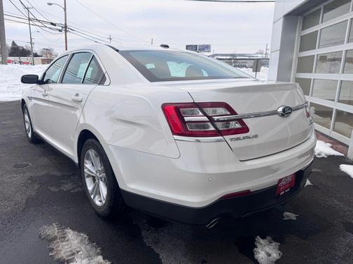2017 Ford Taurus SEL