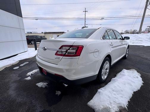 White Platinum Metallic Tri-Coat 2017 Ford Taurus SEL