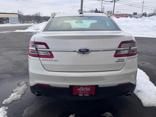 White Platinum Metallic Tri-Coat 2017 Ford Taurus SEL