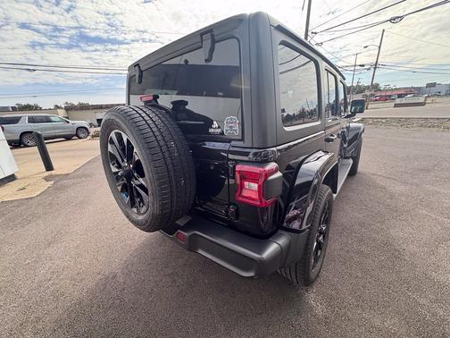 Black Clearcoat 2023 Jeep Wrangler Sahara