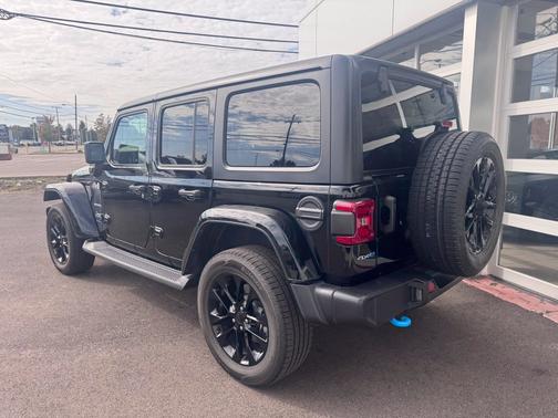 Black Clearcoat 2023 Jeep Wrangler Sahara