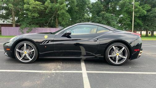 Black 2014 Ferrari California Base