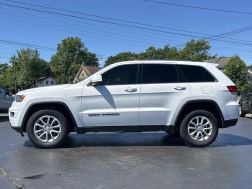 Bright White Clearcoat 2021 Jeep Grand Cherokee Laredo