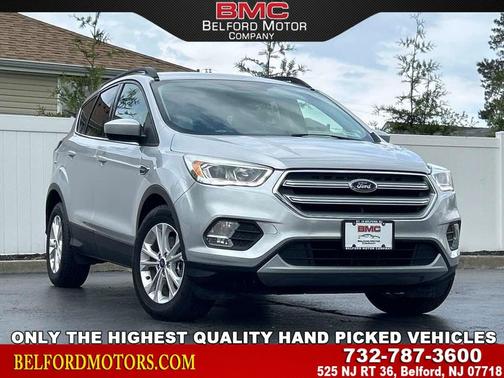 Ingot Silver Metallic 2017 Ford Escape SE