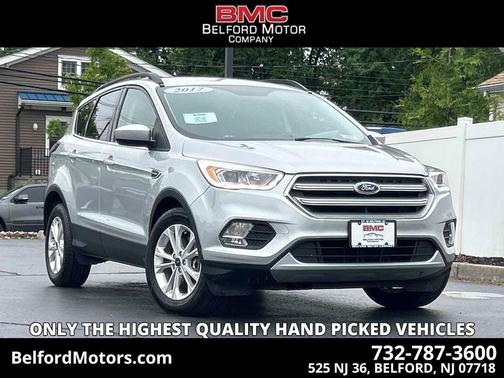 Ingot Silver Metallic 2017 Ford Escape SE