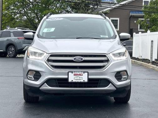 Ingot Silver Metallic 2017 Ford Escape SE
