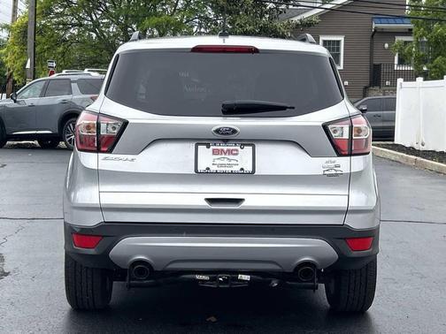 Ingot Silver Metallic 2017 Ford Escape SE