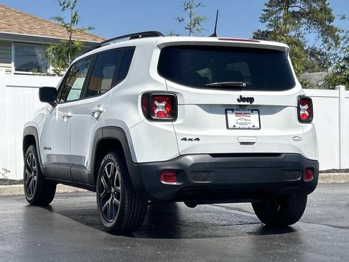 Alpine White Clearcoat 2022 Jeep Renegade Altitude