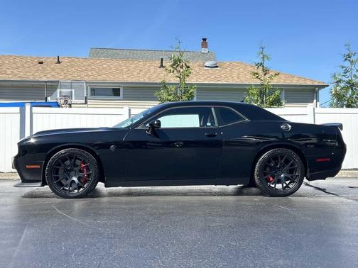 Pitch Black Clearcoat 2022 Dodge Challenger SRT Hellcat