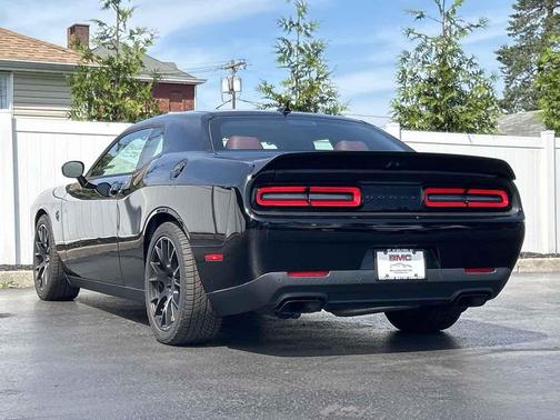Pitch Black Clearcoat 2022 Dodge Challenger SRT Hellcat