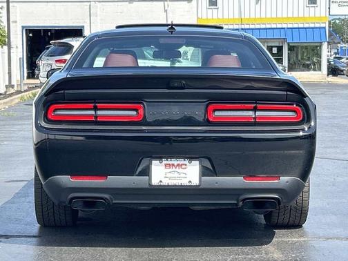 Pitch Black Clearcoat 2022 Dodge Challenger SRT Hellcat