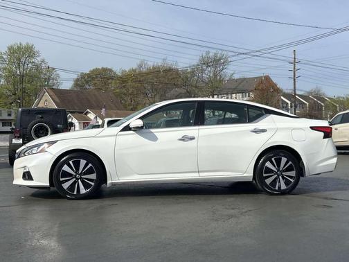 Pearl White Tricoat 2019 Nissan Altima 2.5 SL