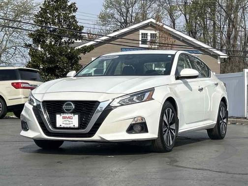 Pearl White Tricoat 2019 Nissan Altima 2.5 SL