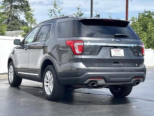 Magnetic Metallic 2019 Ford Explorer XLT