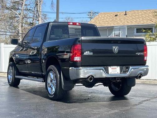 Brilliant Black Crystal Pearlcoat 2018 RAM 1500 Big Horn