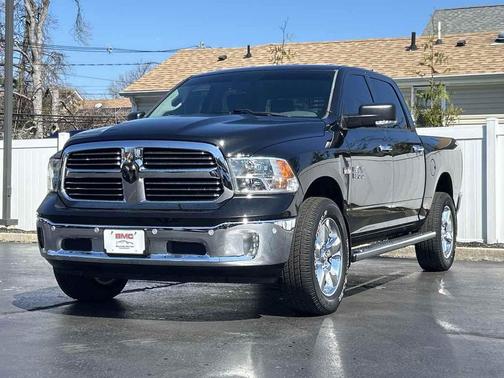 Brilliant Black Crystal Pearlcoat 2018 RAM 1500 Big Horn