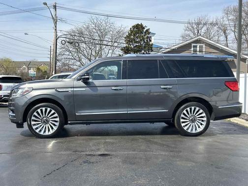 Magnetic Gray Metallic 2018 Lincoln Navigator L Reserve