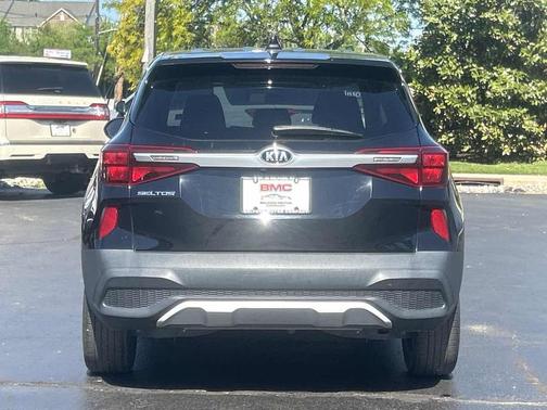 Cherry Black 2021 Kia Seltos LX