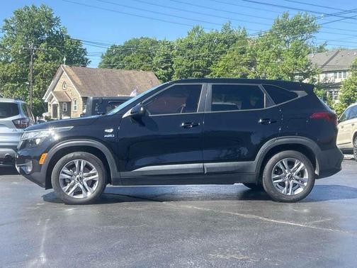 Cherry Black 2021 Kia Seltos LX