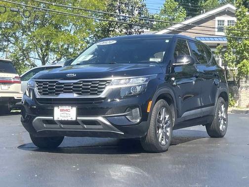 Cherry Black 2021 Kia Seltos LX