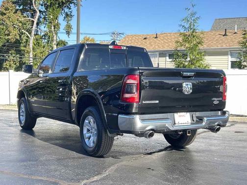 Diamond Black Crystal Pearlcoat 2022 RAM 1500 Laramie