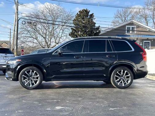 2016 Volvo XC90 T6 Momentum