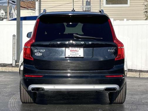 2016 Volvo XC90 T6 Momentum