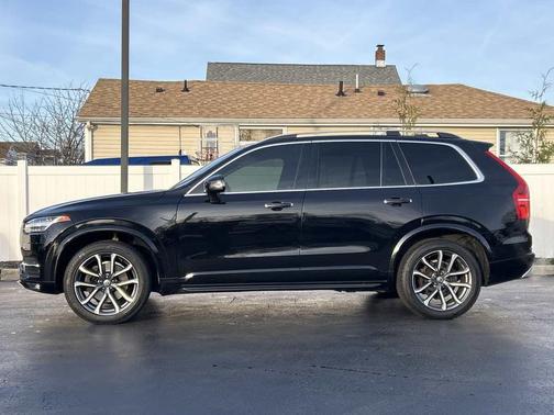 2016 Volvo XC90 T6 Momentum
