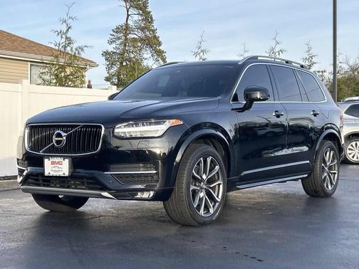 2016 Volvo XC90 T6 Momentum
