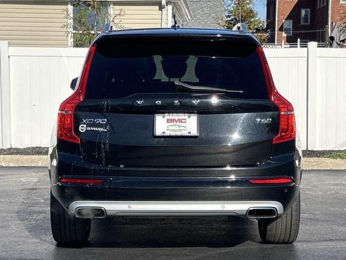 2016 Volvo XC90 T6 Momentum