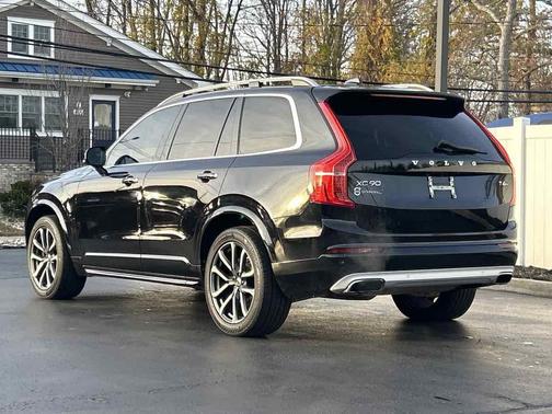 2016 Volvo XC90 T6 Momentum