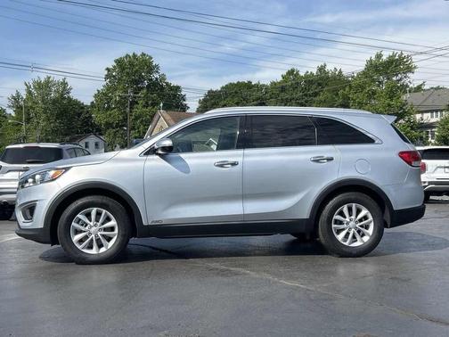 Sparkling Silver 2017 Kia Sorento LX
