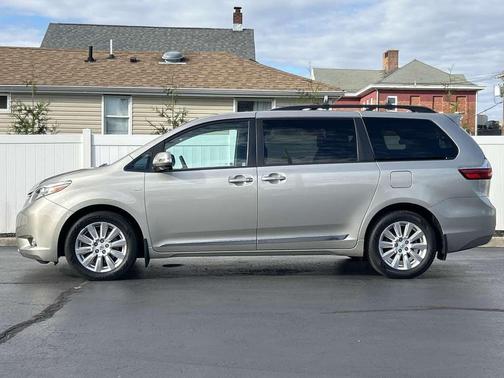 2017 Toyota Sienna Limited Premium