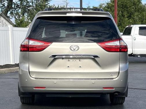 2017 Toyota Sienna Limited Premium