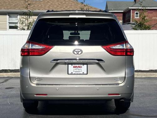 2017 Toyota Sienna Limited Premium