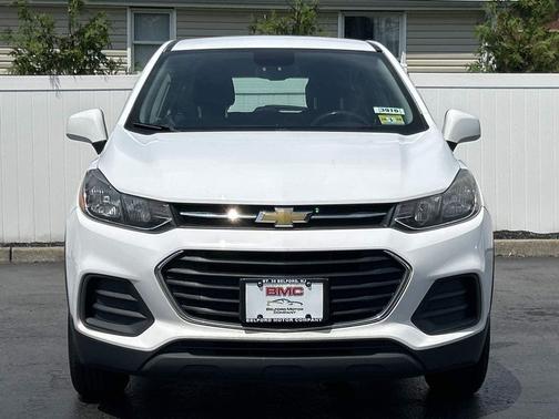 Summit White 2017 Chevrolet Trax LS