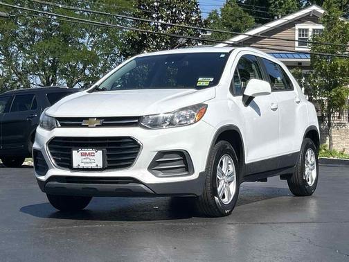 Summit White 2017 Chevrolet Trax LS