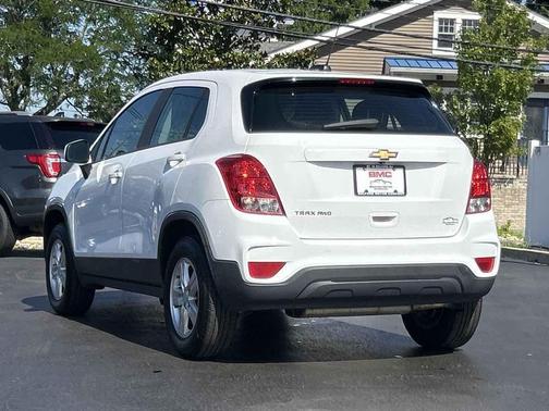Summit White 2017 Chevrolet Trax LS
