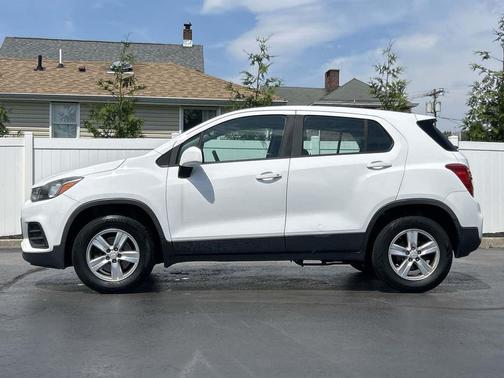 Summit White 2017 Chevrolet Trax LS