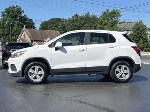 Summit White 2017 Chevrolet Trax LS