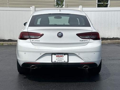 2018 Buick Regal Sportback Essence