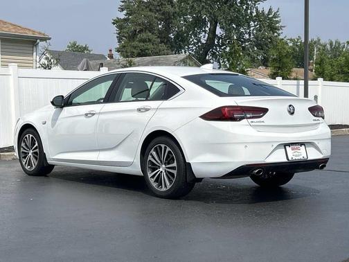 2018 Buick Regal Sportback Essence