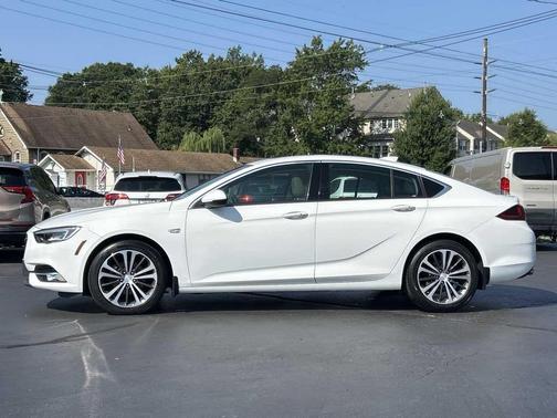 2018 Buick Regal Sportback Essence
