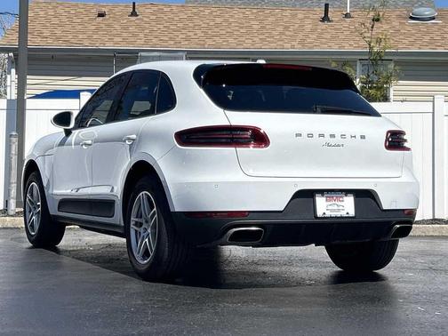 White 2018 Porsche Macan Macan