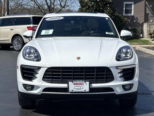 White 2018 Porsche Macan Macan