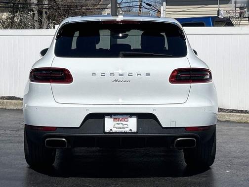 White 2018 Porsche Macan Macan