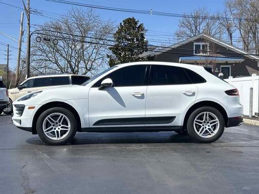 White 2018 Porsche Macan Macan