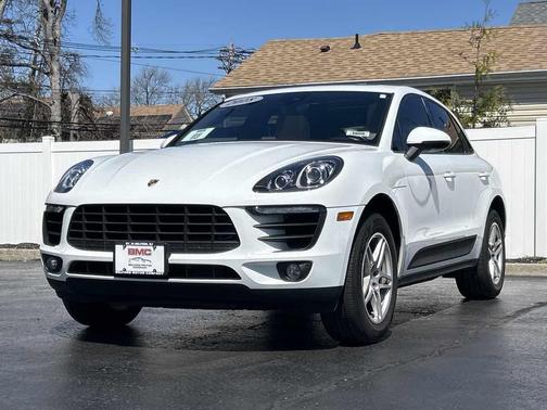White 2018 Porsche Macan Macan